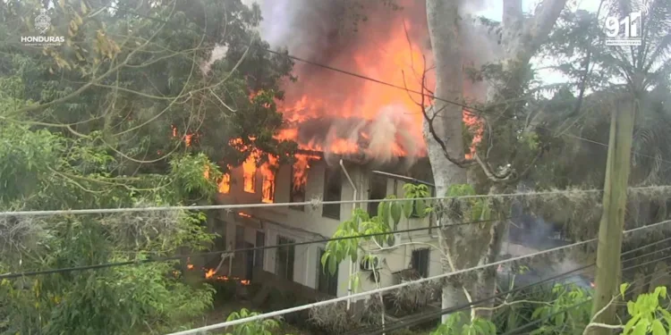 Honduras: Incendio consume histórico edificio evangélico en San Pedro Sula