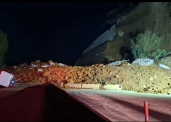 Cierre total en tramo de carretera de Panamericana en El Salvador por derrumbe