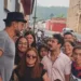Ricardo Arjona vuelve a casa y sorprende en Antigua Guatemala: un encuentro, un guiño y quizá… ¿un nuevo proyecto?