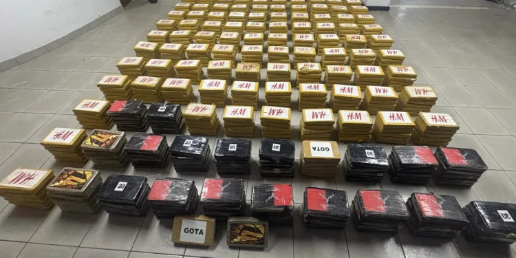 Ministro de Defensa de El Salvador niega que contenedor con droga decomisado en Panamá haya sido cargado en el país