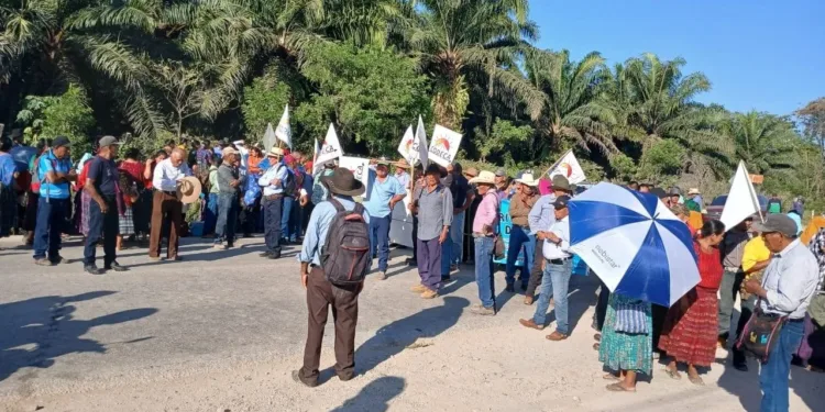 Bloqueos afectan a millares de guatemaltecos; autoridades recomiendan rutas alternas y empresarios piden respeto a la ley