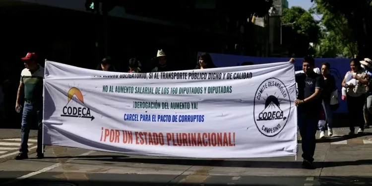 Corte de Constitucionalidad ordena por segunda vez a presidente guatemalteco a liberar carreteras bloqueadas