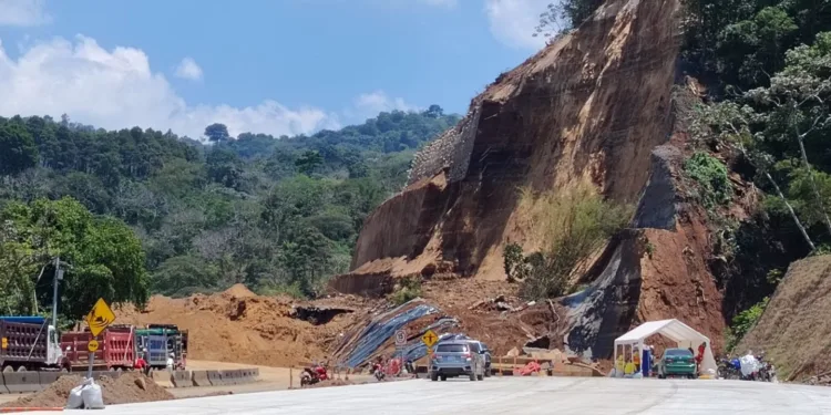 El Salvador: Derrumbes en la Panamericana paralizan el occidente del país y desatan caos vial en la capital