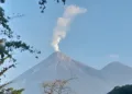 Volcán de Fuego registra explosiones débiles y avalanchas; autoridades advierten riesgo de lahares por lluvias