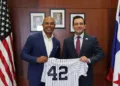 El nuevo embajador de EEUU en Panamá se reúne con el estelar astro del montículo Mariano Rivera
