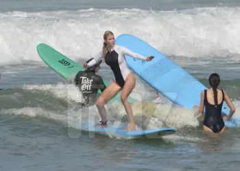 Ivanka, la hija de Donald Trump, disfruta del surf y la playa junto a sus hijos en Costa Rica