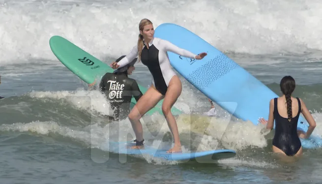 Ivanka, la hija de Donald Trump, disfruta del surf y la playa junto a sus hijos en Costa Rica