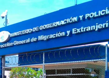 Policía de Costa Rica arresta a 35 extranjeros, 32 de ellos nicaragüenses, 2 australianos y un panameño