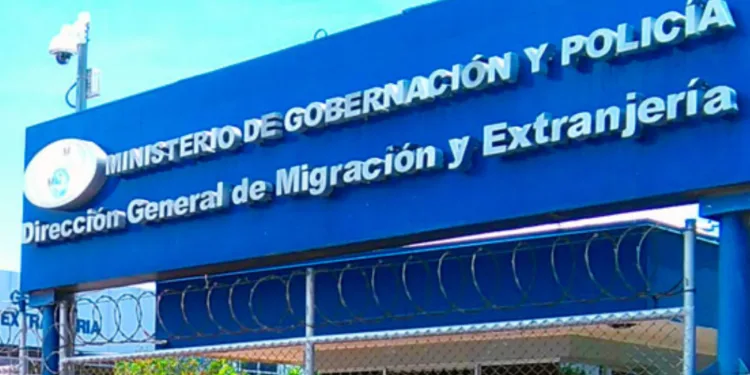 Policía de Costa Rica arresta a 35 extranjeros, 32 de ellos nicaragüenses, 2 australianos y un panameño