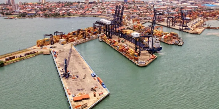 Panamá descarta comunicaciones con China y confirma que espera avances en venta de puertos