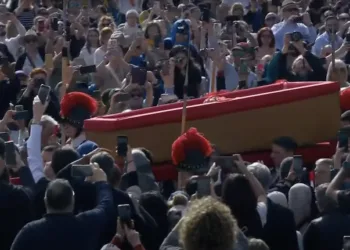 Comienza la transición papal y los preparativos del cónclave con el secreto absoluto como norma