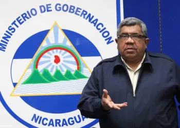 Dictadura Ortega-Murillo cobra miles de dólares a migrantes nicas para permitirles reingresar al país