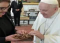 Presidenta de Honduras asistirá a funeral del papa Francisco en el Vaticano