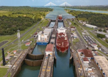 Canal de Panamá prevé aumento de tránsito de hasta 13 buques diarios adicionales