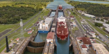 Canal de Panamá prevé aumento de tránsito de hasta 13 buques diarios adicionales