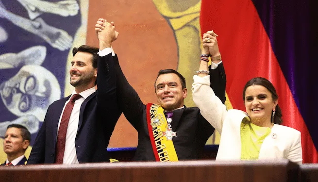 Daniel Noboa asume presidencia de Ecuador con promesa de una “era de obras”