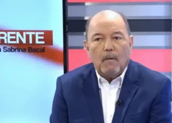 Rubén Blades pide a Bukele rectificar en casos de detenidos injustamente