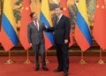 El presidente colombiano Gustavo Petro junto al gobernante chino, Xi JIngping.