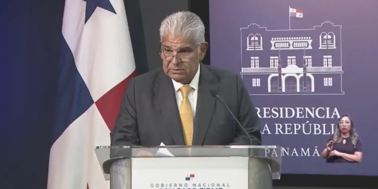 Presidente de Panamá emplaza a sindicato bananero y advierte despidos si no se firma acuerdo