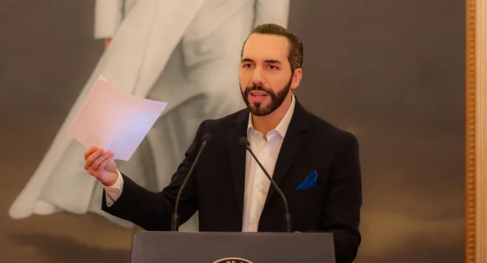 Bukele mantiene 85 % de aprobación, pero baja confianza en rumbo del país