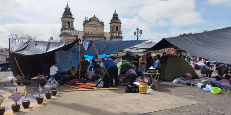 Ministra de Educación de Guatemala llama a docentes a actuar en favor de la niñez y denunciar presiones