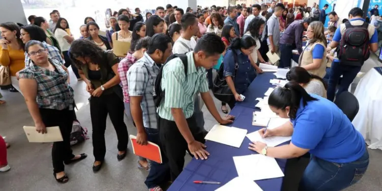 Honduras tiene más de 1.6 millones en subocupación y casi un millón de jóvenes con dificultades laborales, según empresarios