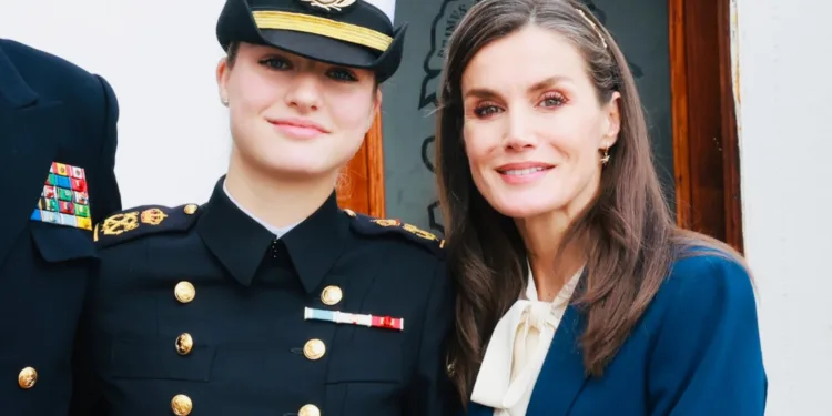 La reina Letizia de España viaja a Panamá para ver a la princesa Leonor durante su formación naval
