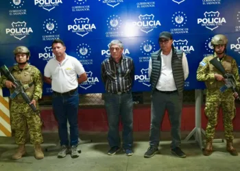 Bukele advierte a transportistas tras arrestos por incumplir orden de transporte gratuito: “El Salvador ha cambiado”