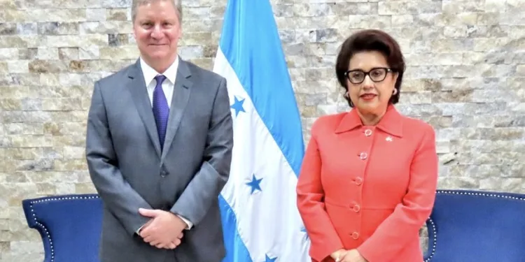 Presidenta de la Corte Suprema de Honduras se compromete con extradición de narcotraficantes tras encuentro con diplomático estadounidense