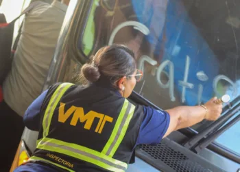 Bukele denuncia a transportistas por cobrar pasaje pese a subsidio anticipado