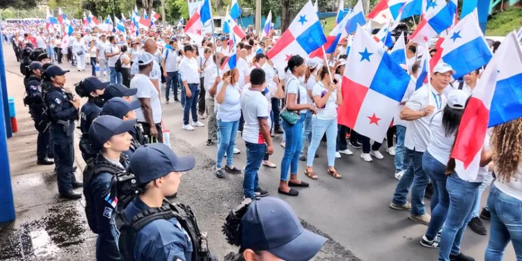 Universitarios panameños marchan en defensa del Canal y rechazan acuerdo militar con EEUU