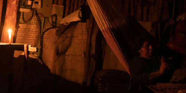 Guatemala tiene más de 380,000 hogares sin servicio de electricidad