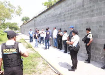 Fiscal Curruchiche va tras presidente de Guatemala y allana inmuebles en investigación por posible corrupción