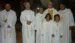 Robert Prevost (a la derecha), en 2012, en su visita a El Salvador, en la parroquia Divina Providencia en San Salvador.