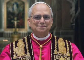 Vaticano presenta imagen oficial y escudo del Papa León XIV