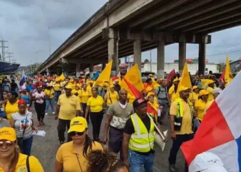 Docentes en huelga indefinida en Panamá no recibirán salario, advierte el Gobierno