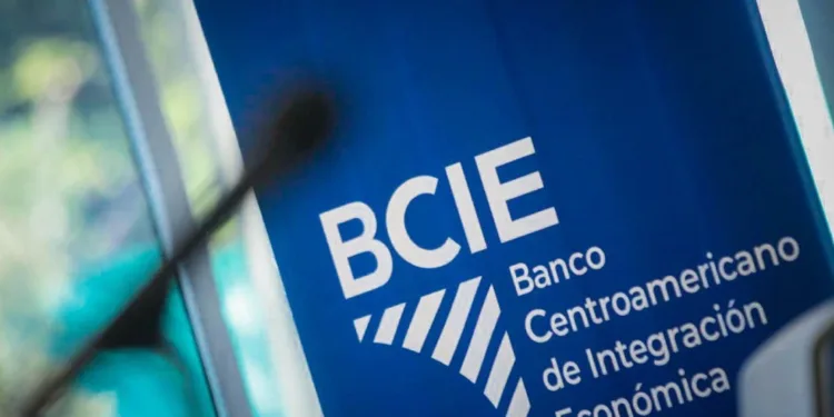 El 44.7 % de los créditos por cobrar del BCIE son operaciones de El Salvador y Nicaragua