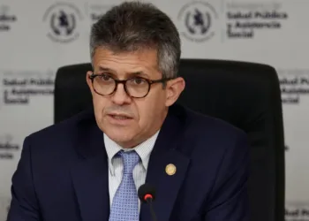 Anuncian aumento salarial de unos $150 mensuales al personal permanente del Ministerio de Salud en Guatemala