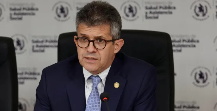 Joaquín Barnoya, ministro de Salud de Guatemala, al anunciar el aumento salarial para empleados de la cartera estatal.