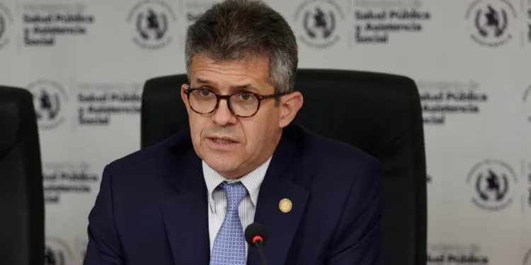 Anuncian aumento salarial de unos $150 mensuales al personal permanente del Ministerio de Salud en Guatemala