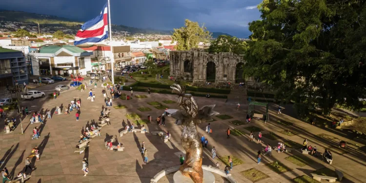 Costa Rica pidió un préstamo de $1,500 millones al FMI