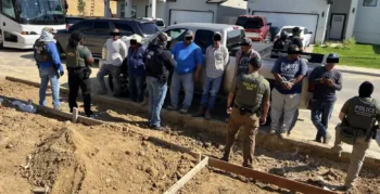 ICE arresta a 31 migrantes Honduras, El Salvador y México durante redadas en obras y empresas en Texas