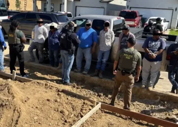ICE arresta a 31 migrantes Honduras, El Salvador y México durante redadas en obras y empresas en Texas