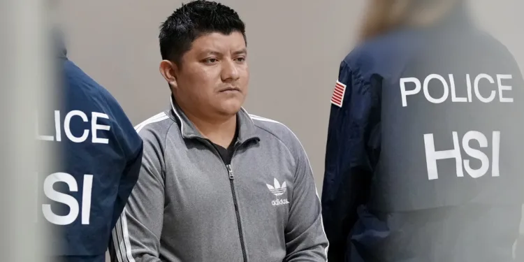 Guatemala extradita a EEUU a presunto traficante de migrantes vinculado a tragedia en Chiapas