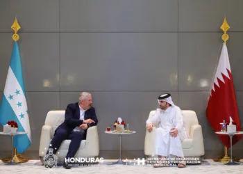 Canciller de Honduras se reúne con primer ministro de Qatar para fortalecer cooperación bilateral