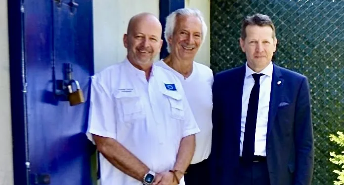 Embajadores europeos visitan en prisión al periodista guatemalteco José Rubén Zamora