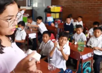 Resolución judicial prohíbe suspender clases en Guatemala