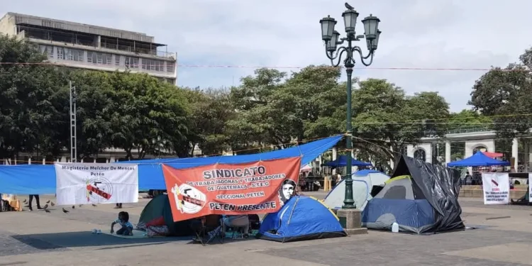 Guatemala: Gobierno inicia procesos disciplinarios contra docentes por suspensión de clases