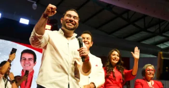 Diputado hondureño Jorge Cálix fustiga al presidente del Congreso de Honduras y lo acusa de apropiarse del legislativo