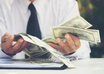 Tras ajuste del 12 %, el salario mínimo en El Salvador llega a $408.8 a partir de junio